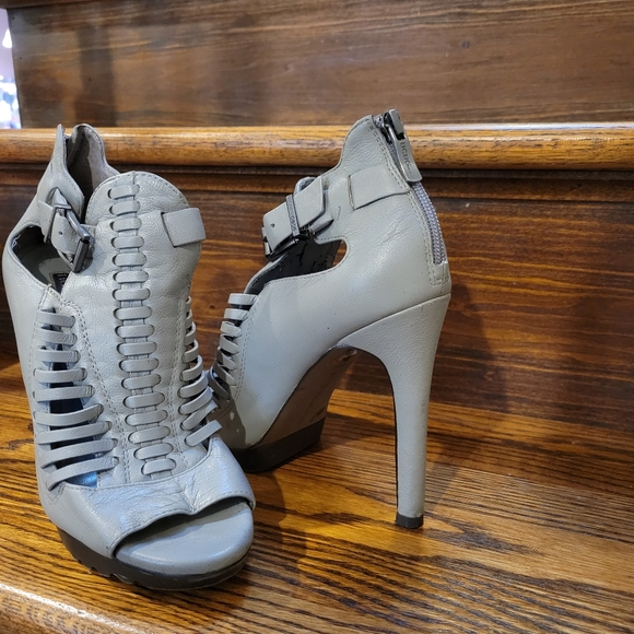 BCBG Womens Grey Leather Open Toe Buckle Stiletto Heel Ankle Strap Booties 6M - Picture 12 of 16